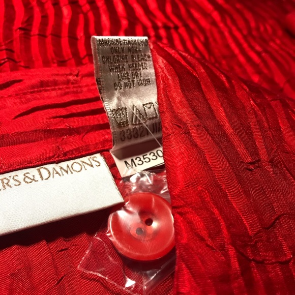 NWT Red Shimmer Crinkle Button Down Shirt - Picture 7 of 10